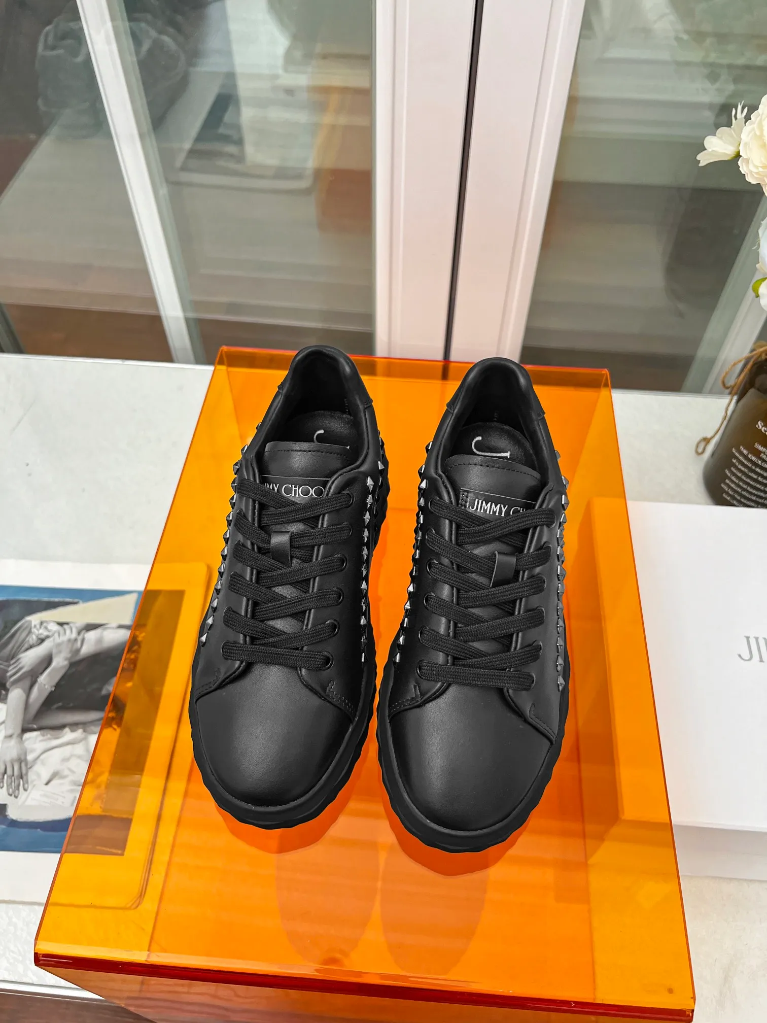 👟👟Ex-factory price 640👟👟 (rivet) Jimmy choo Jimmy Choo 2024 spring and summer Jc new Diamond A new series of sports shoes🔥The uppers are made of original imported cowhide with rivet embellishments🎵The soles are made of brand elements to prevent diamond multi-faceted cutting and have a full three-dimensional feel💥The gradually thinner and thicker soles are designed to make the shoes more comfortable on the feet without the slightest sense of oppression🌹A Diamond sneaker that is fashionable, comfortable, versatile and luxurious is worth owning🧚‍♀️ Fabric: Original imported top layer 🐂cowhide Inner lining: imported 🐑 sheepskin Foot: original injection molded 🐑 sheepskin Outsole: original glass glue combination bottom Size: 34-41 (custom-made size 34.41 is non-refundable)
